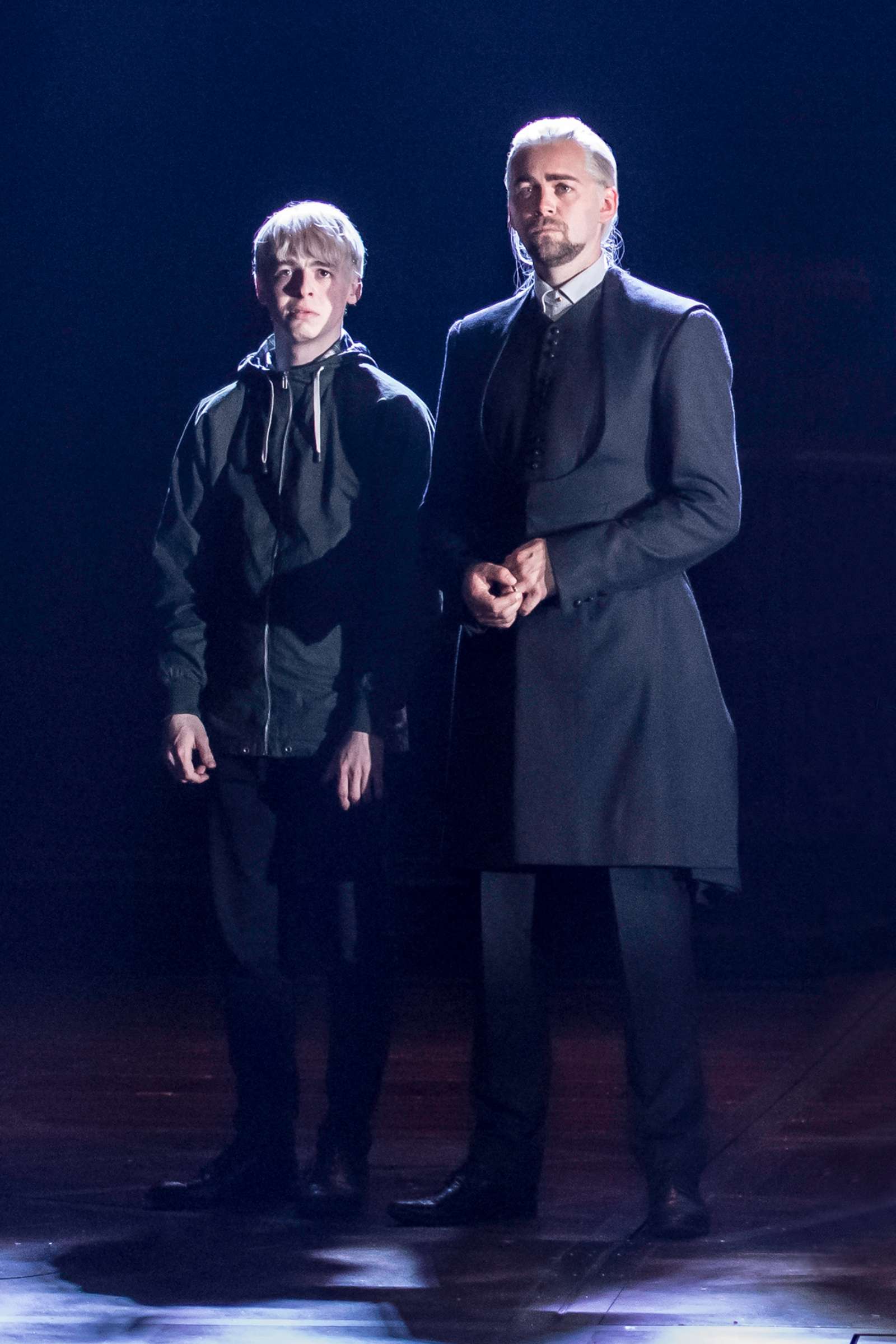 Anthony Boyle e Alex Price interpretam Escórpio Malfoy e Draco Malfoy em Hary Potter and the Cursed Child.