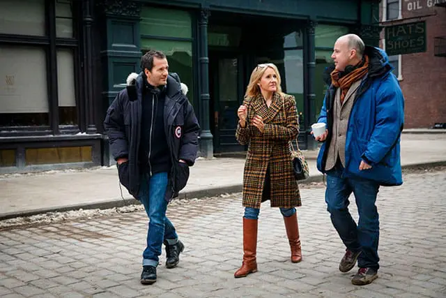 J.K. Rowling no set de Animais Fantásticos e Onde Habitam junto do produtor David Heyman e do diretor David Yates