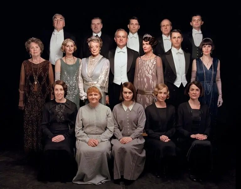 Veja novas imagens de Maggie Smith, a professora McGonagall, no filme Downton Abbey