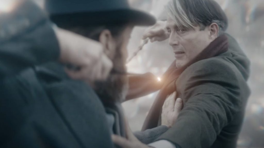 Dumbledore e Grindelwald duelam em Animais Fantásticos: os Segredos de Dumbledore