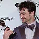 Daniel Radcliffe wins his first Tony Awards - Potterish Daniel Radcliffe first Tony Award