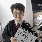Dominic McLaughlin como Harry Potter durante as filmagens em Leavesden — Crédito: Aidan Monaghan/HBO